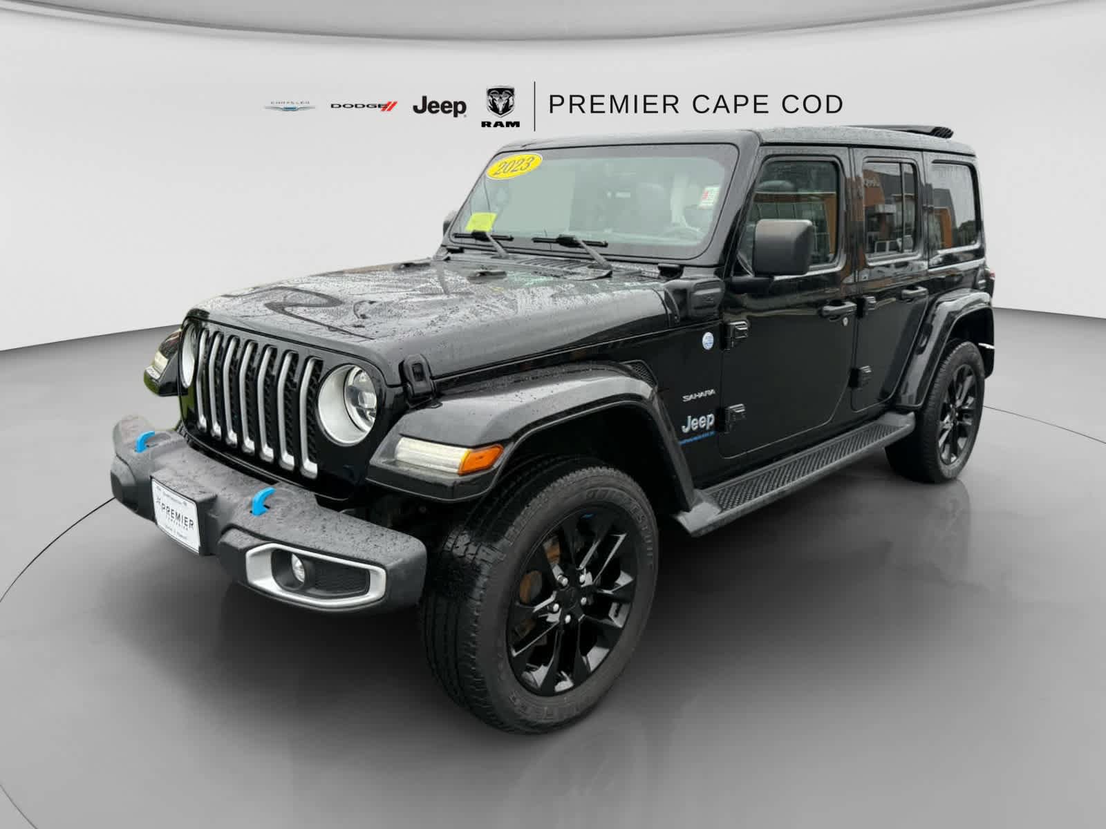 Used 2023 Jeep Wrangler Unlimited Sahara w/ Cold Weather Group AWD/4WD image 7
