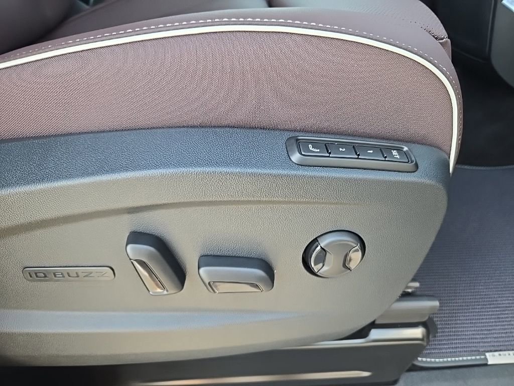 New 2025 Volkswagen ID. Buzz 1st Edition RWD image 21