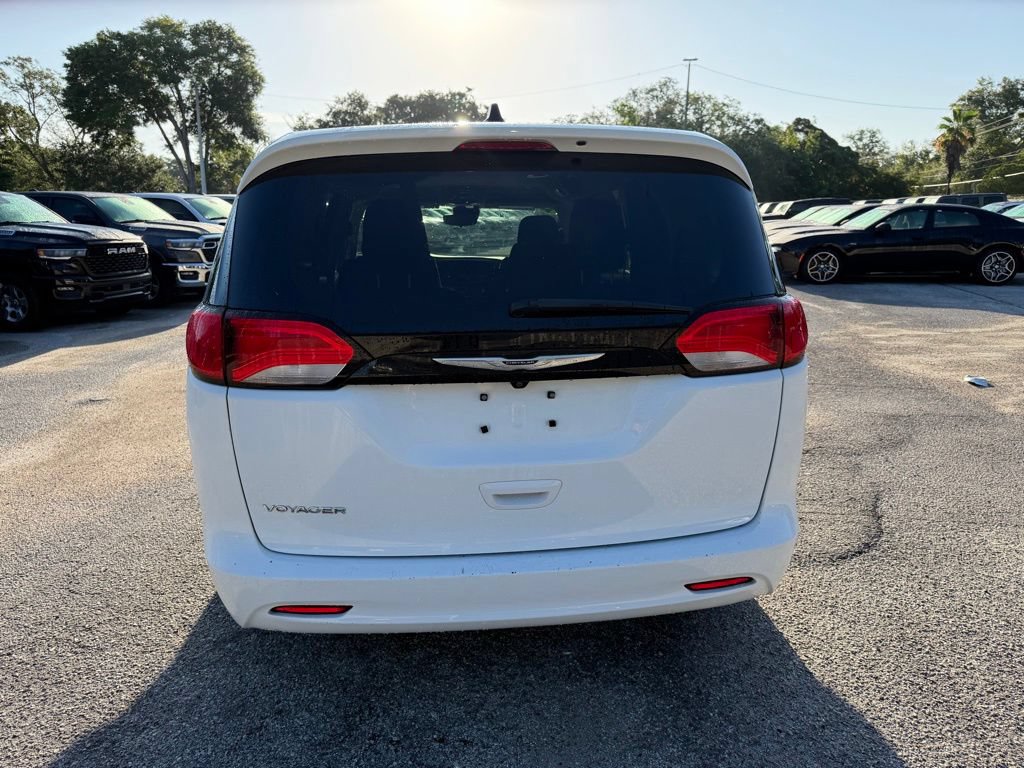 Certified 2023 Chrysler Voyager LX FWD image 5