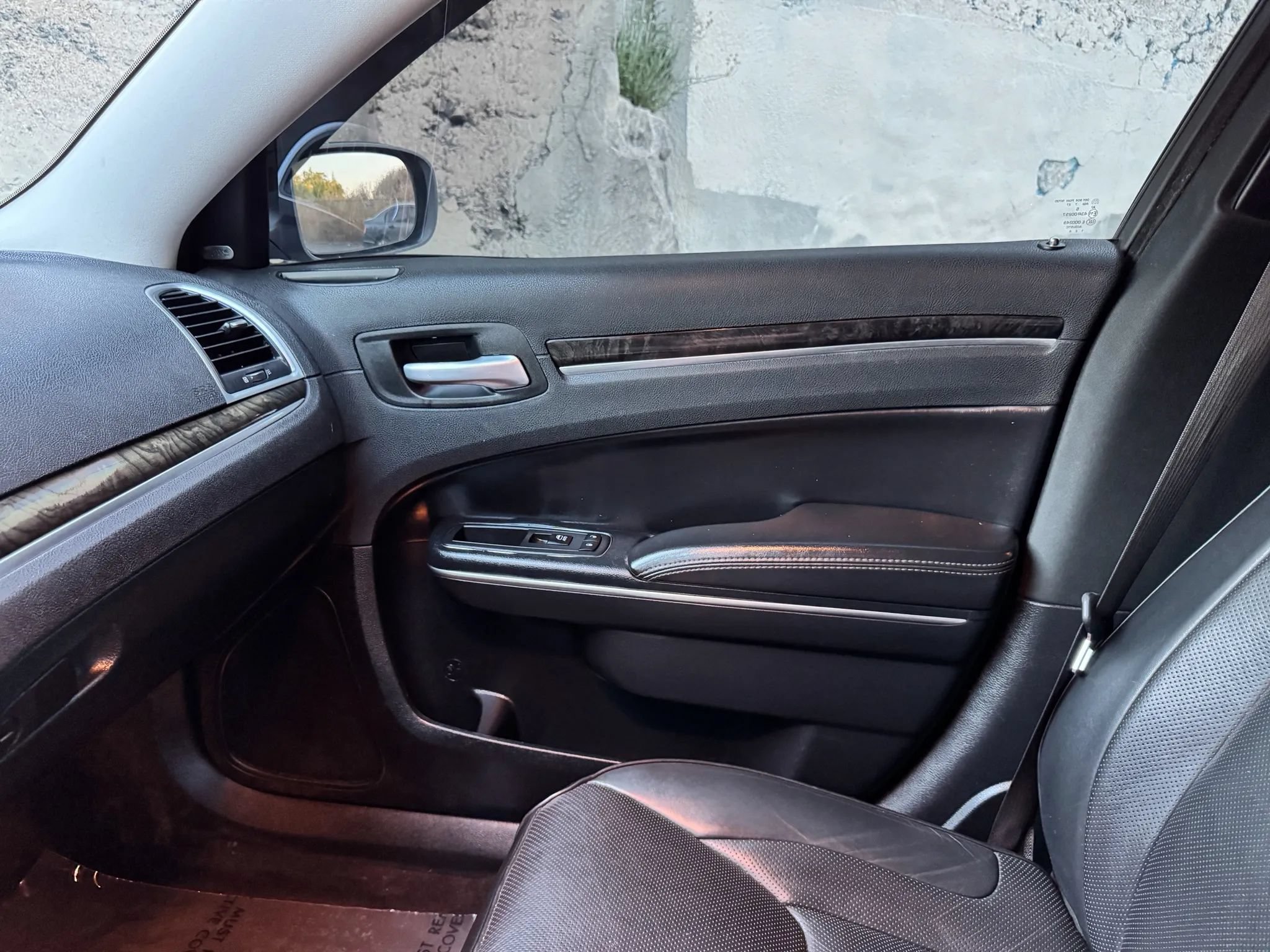 Used 2018 Chrysler 300 Limited RWD image 31
