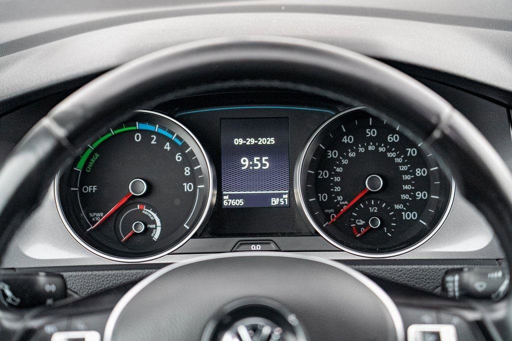 Used 2016 Volkswagen e-Golf SEL Premium image 16