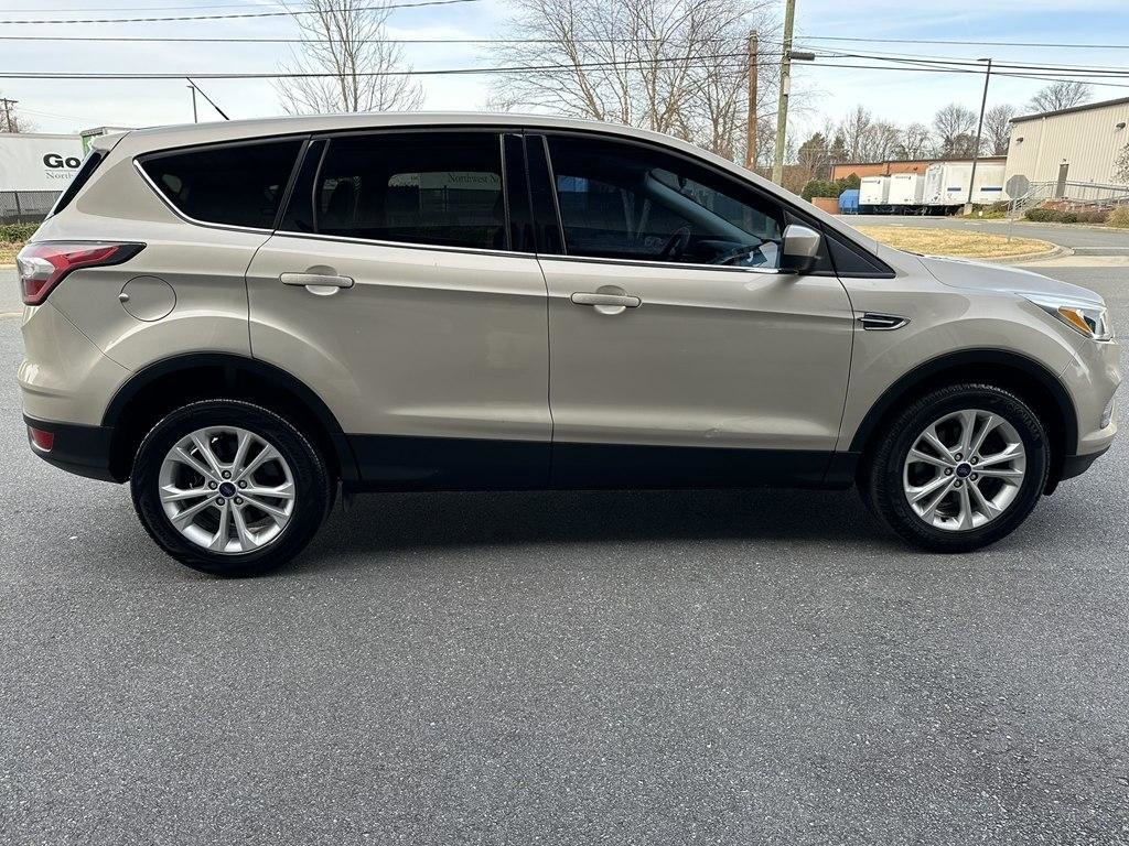 Used 2017 Ford Escape SE FWD image 6