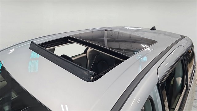 Used 2024 Chrysler Pacifica Limited image 29