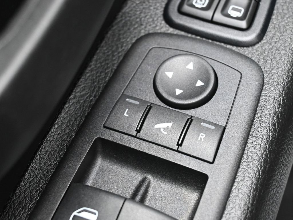 Used 2024 RAM 2500 Tradesman w/ Chrome Appearance Group image 12