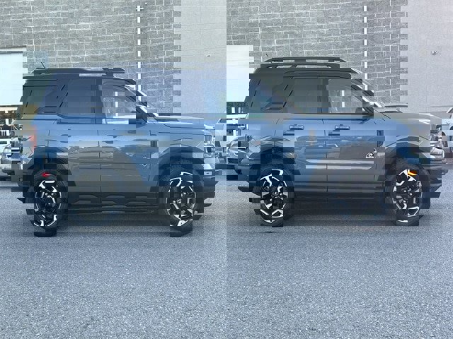 Used 2022 Ford Bronco Sport Outer Banks w/ Tech Package image 2