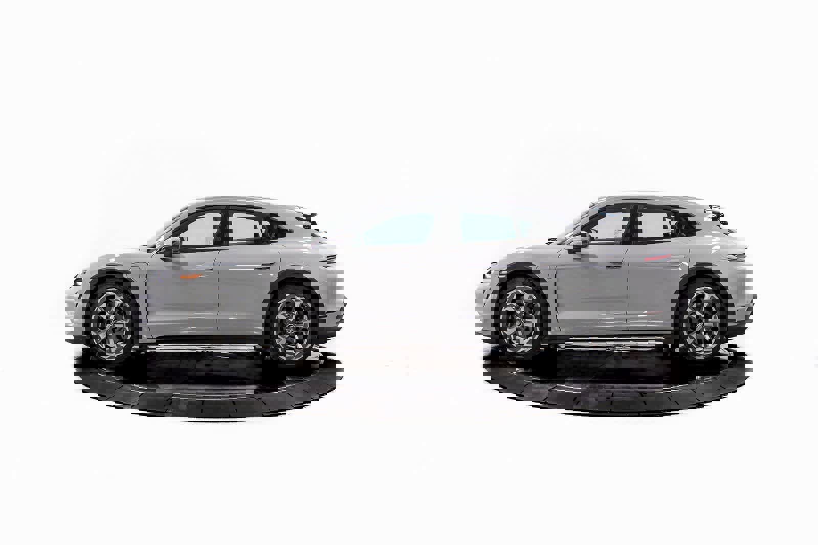 Certified 2024 Porsche Taycan 4 Cross Turismo image 2