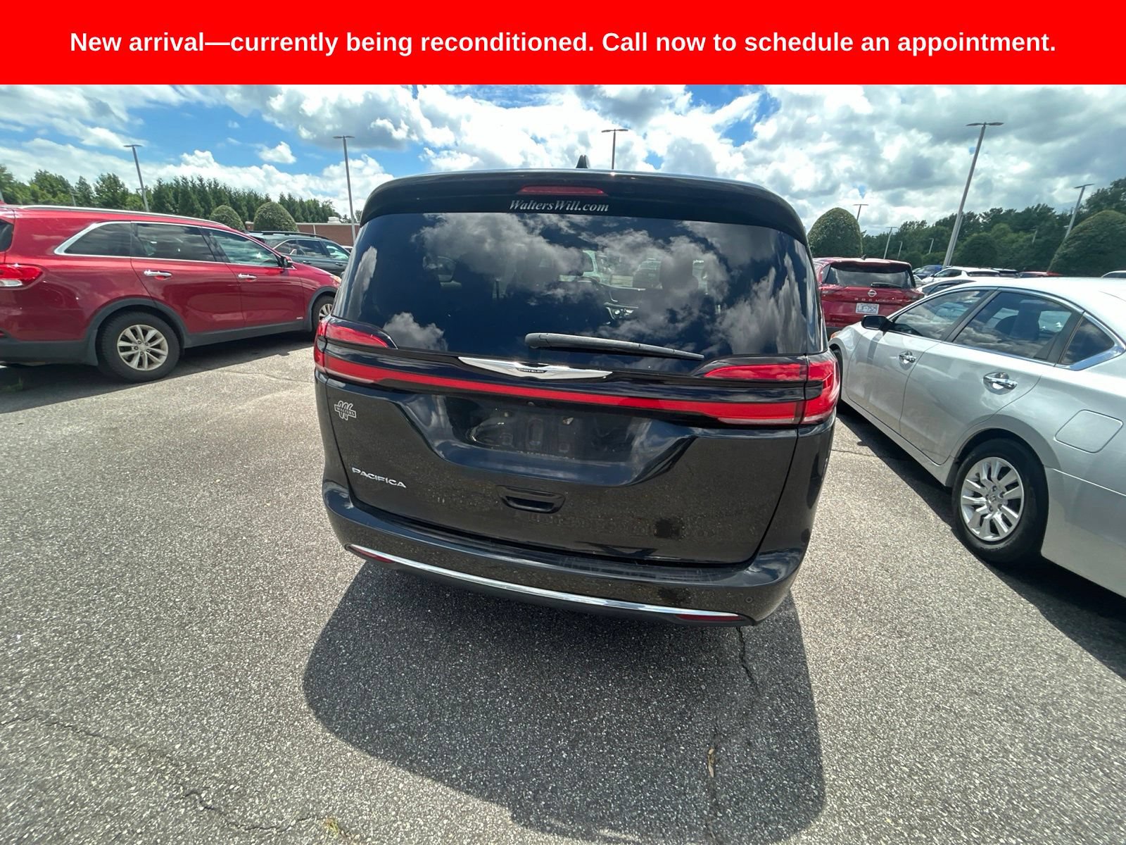 Used 2022 Chrysler Pacifica Touring-L FWD image 7