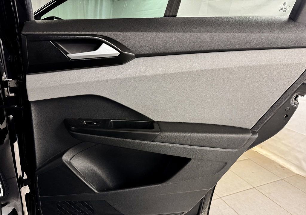 Used 2022 Volkswagen Taos SE image 16