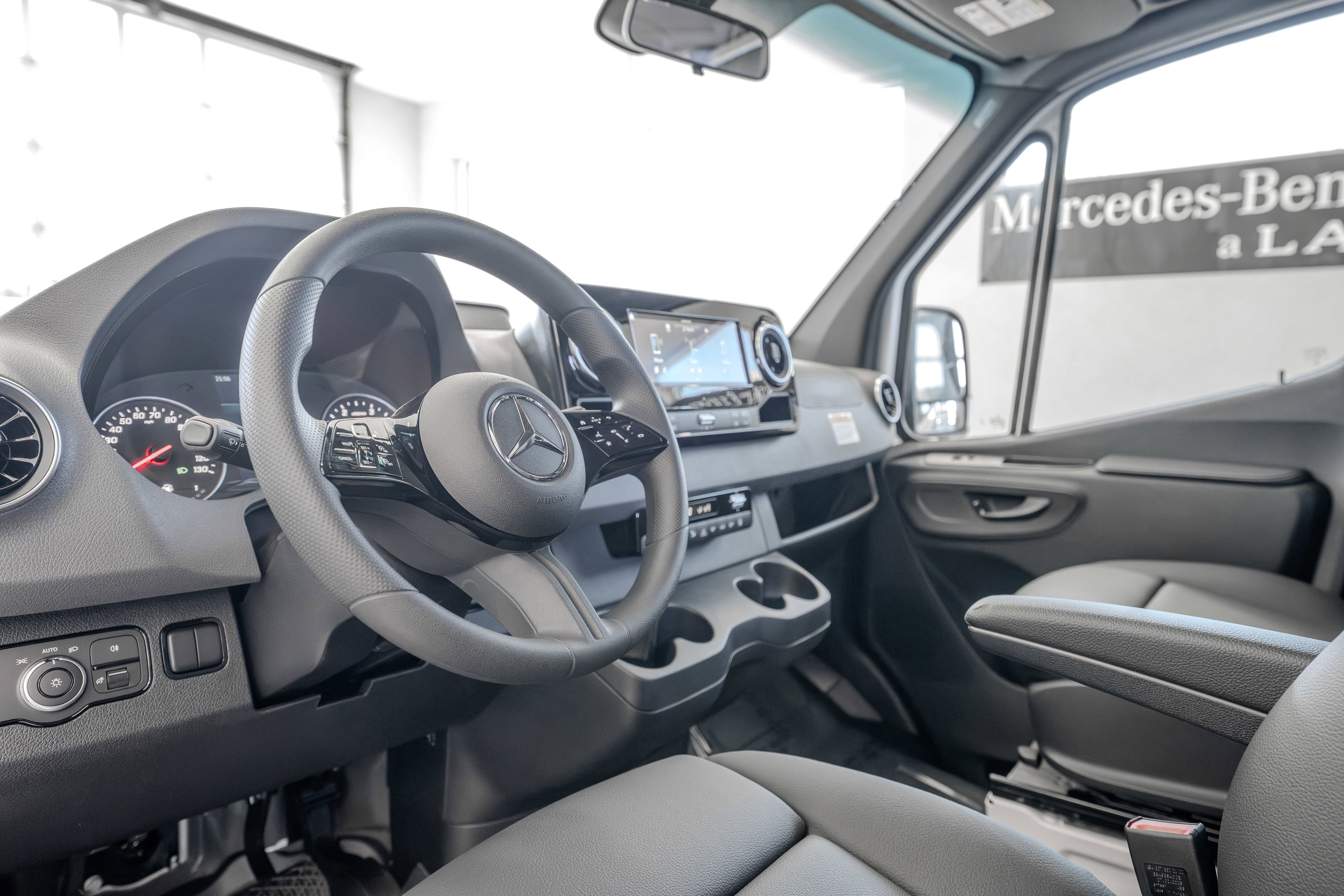 Used 2025 Mercedes-Benz Sprinter 2500 image 7