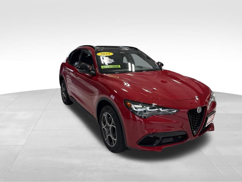 Used 2025 Alfa Romeo Stelvio Sprint w/ Convenience Package AWD/4WD image 12