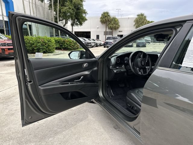 Used 2024 Hyundai Elantra Limited FWD image 22