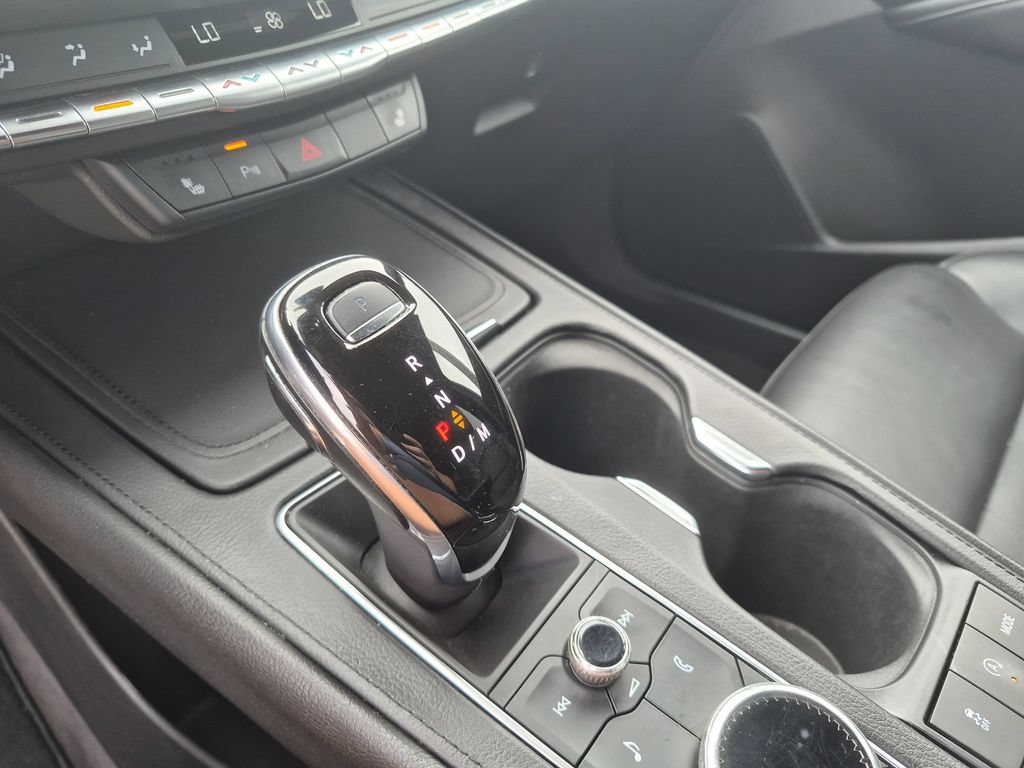 Used 2020 Cadillac XT4 Premium Luxury w/ Cold Weather Package FWD image 18