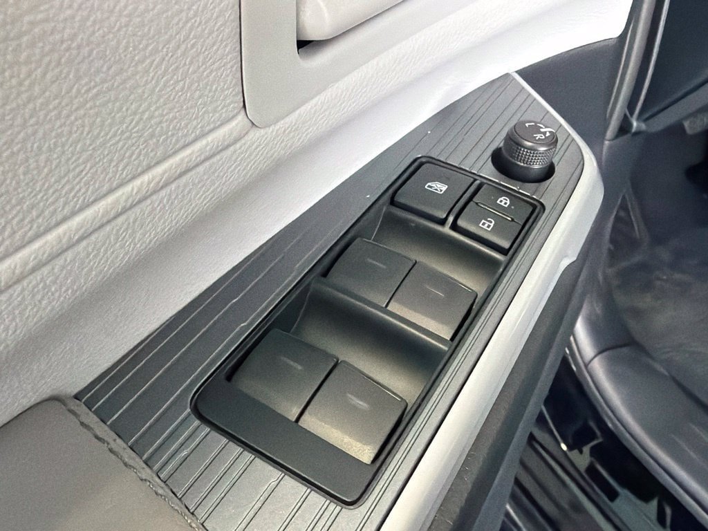 New 2026 Toyota Sienna LE FWD image 16