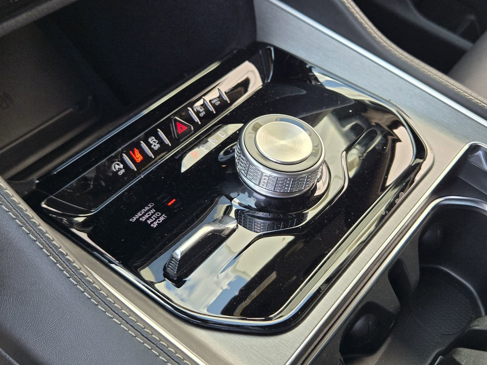 New 2025 Jeep Wagoneer L Series II w/ Premium Group I image 17