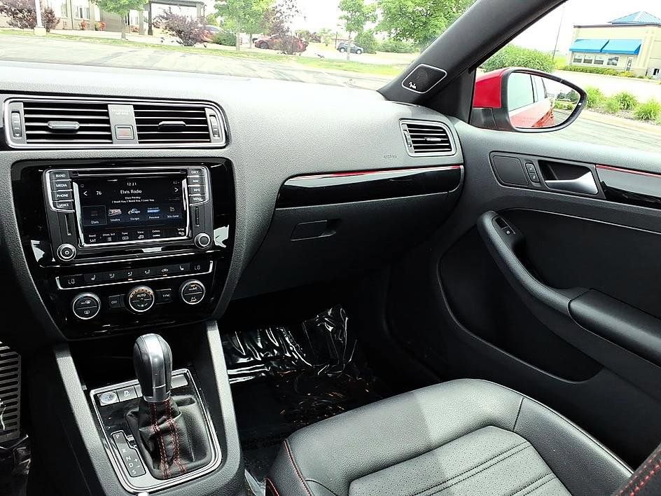 Used 2017 Volkswagen Jetta GLI FWD image 22