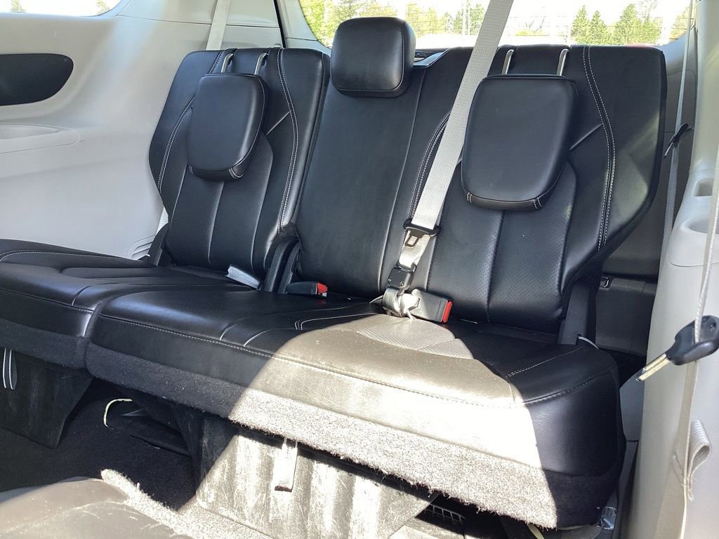 Used 2024 Chrysler Pacifica Touring-L FWD image 21