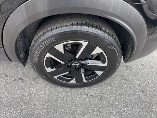 Used 2025 Nissan Kicks SV AWD/4WD image 15