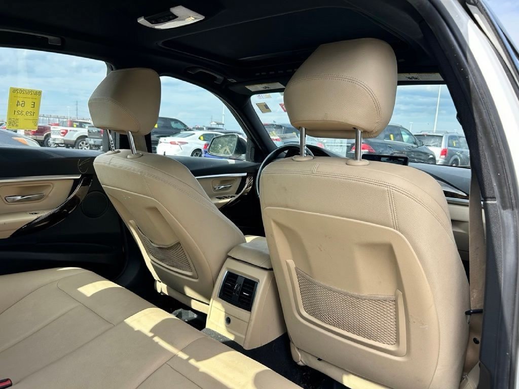 Used 2017 BMW 330i xDrive Sedan AWD/4WD image 10