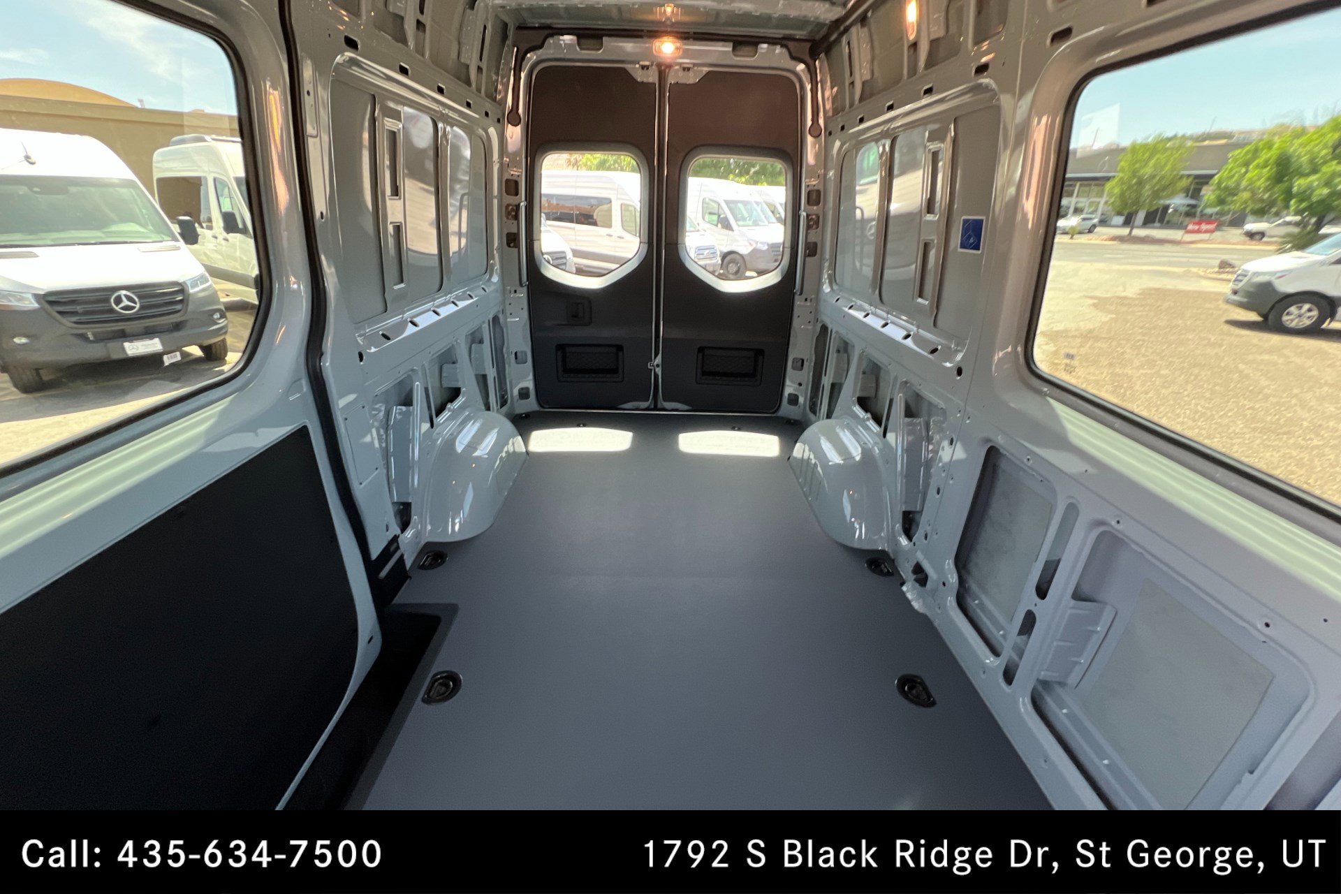 Used 2025 Mercedes-Benz Sprinter 2500 image 23