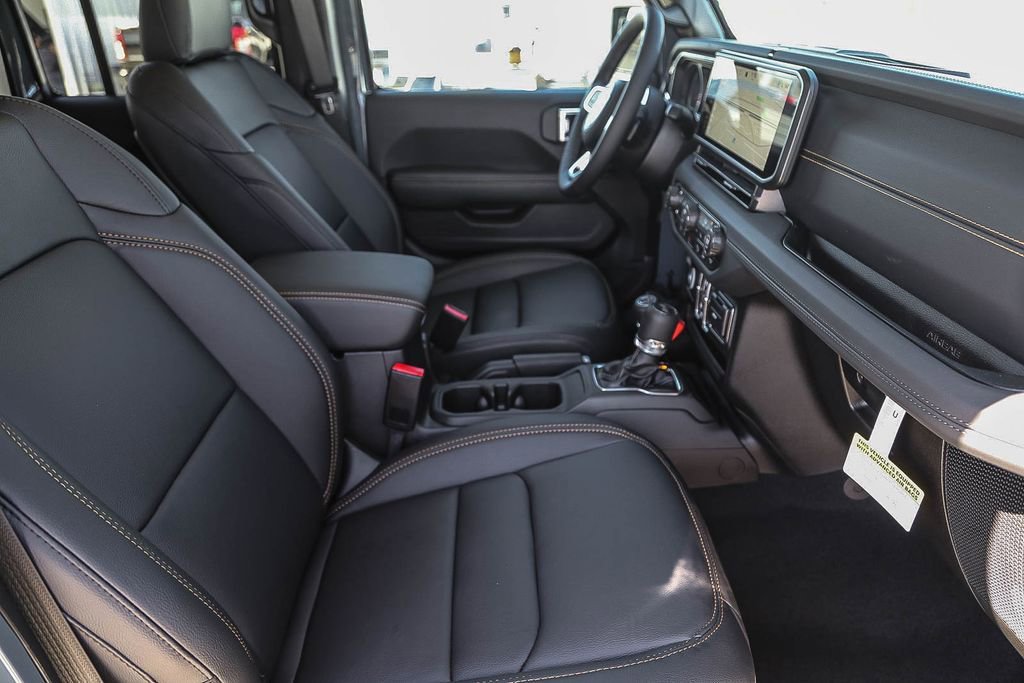 New 2026 Jeep Wrangler Unlimited Sahara AWD/4WD image 17