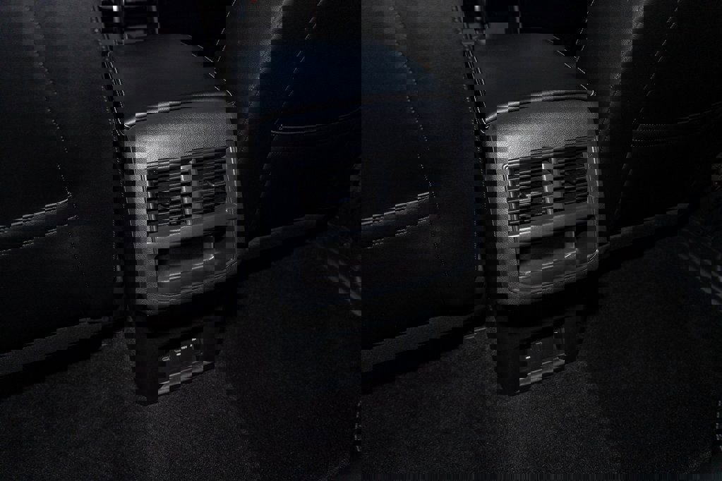 Used 2023 Volkswagen Atlas Cross Sport SE image 32