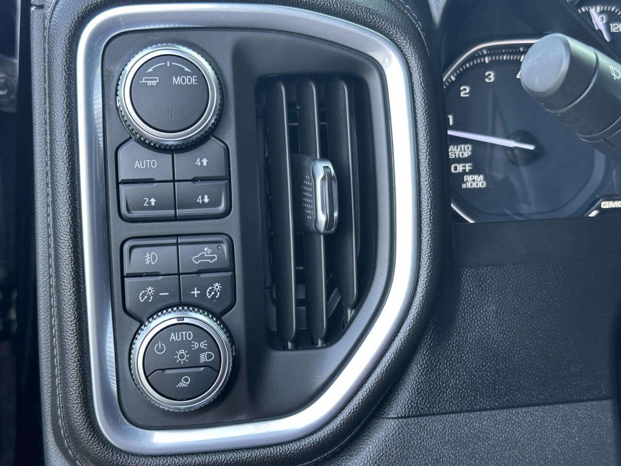 Used 2021 GMC Sierra 1500 SLT w/ SLT Premium Package AWD/4WD image 20