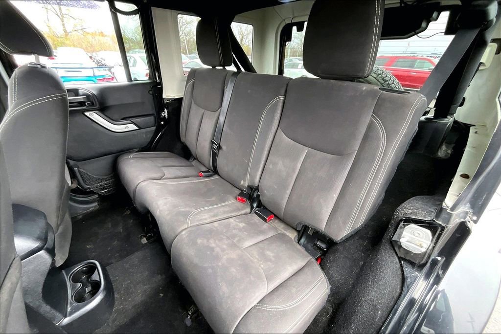 Used 2016 Jeep Wrangler Unlimited Sahara w/ Connectivity Group image 21