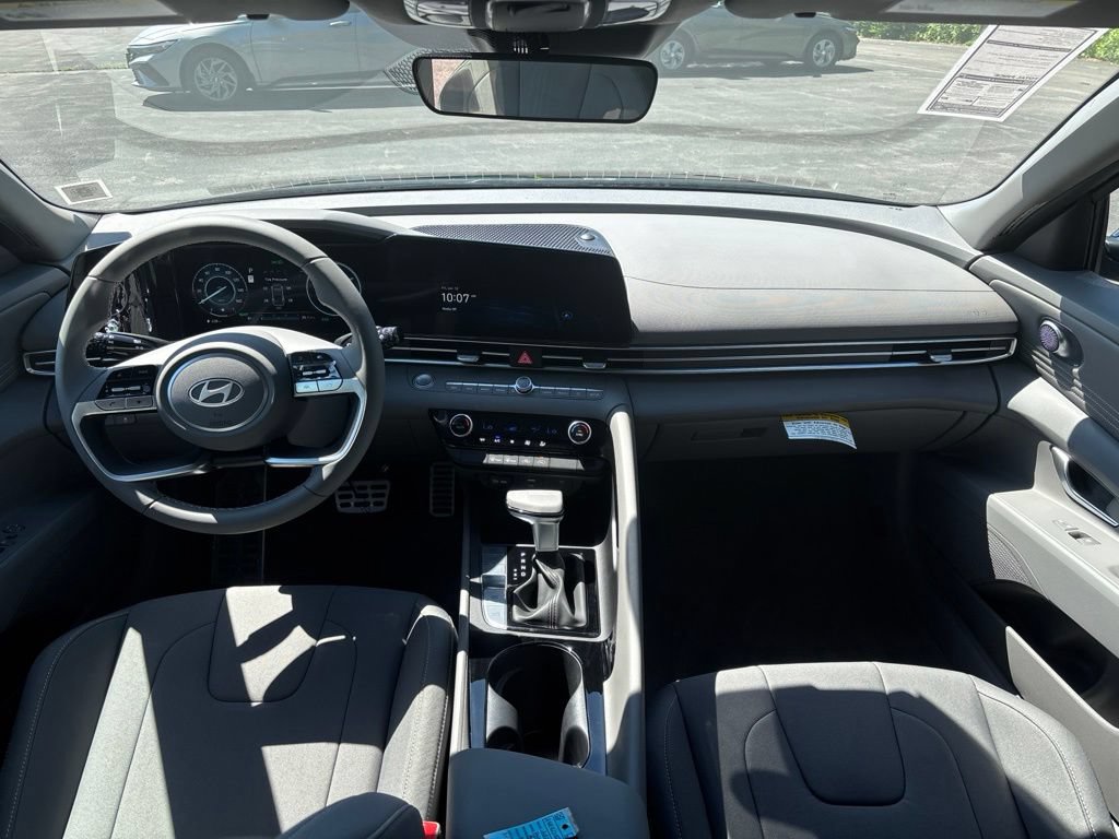 New 2025 Hyundai Elantra SEL FWD image 13