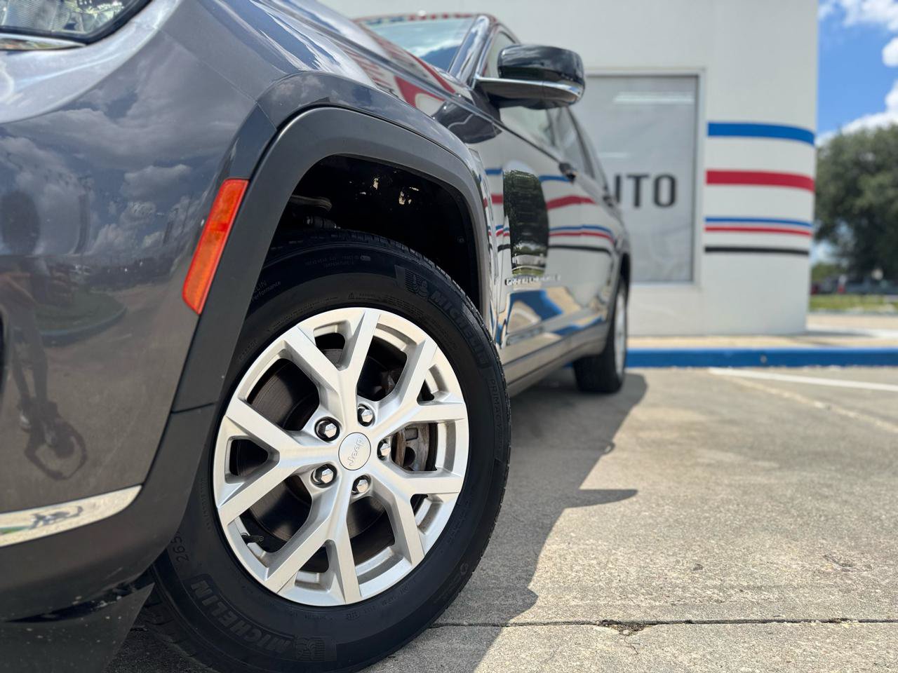 Used 2023 Jeep Grand Cherokee L Limited AWD/4WD image 5