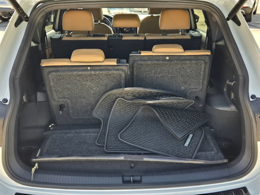 Certified 2024 Volkswagen Tiguan SE R-Line FWD image 17