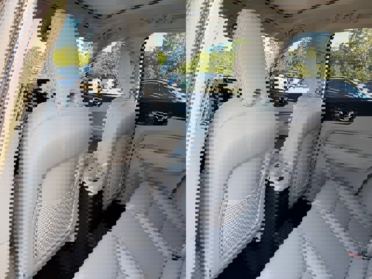 New 2026 Volvo XC60 T8 Ultra w/ Protection Package Premier image 23