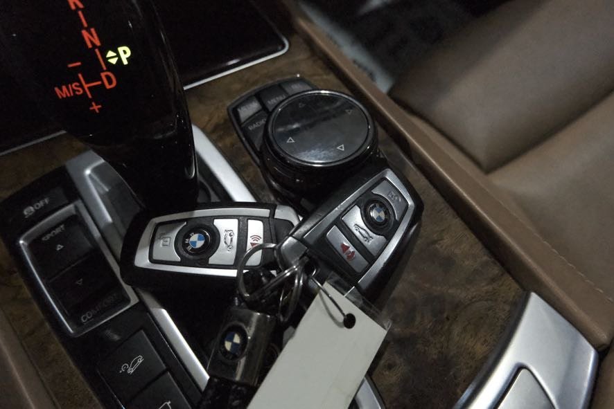 Used 2015 BMW 750Li xDrive AWD/4WD image 44