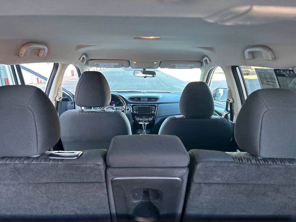 Used 2018 Nissan Rogue SV image 12