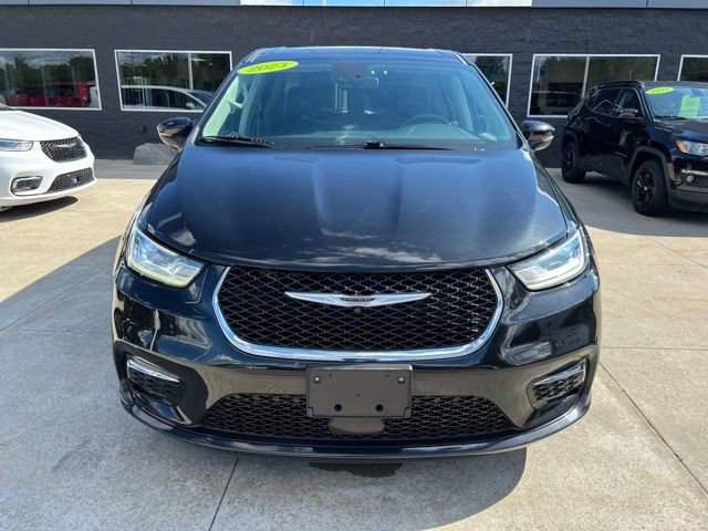 Certified 2023 Chrysler Pacifica Touring-L FWD image 2