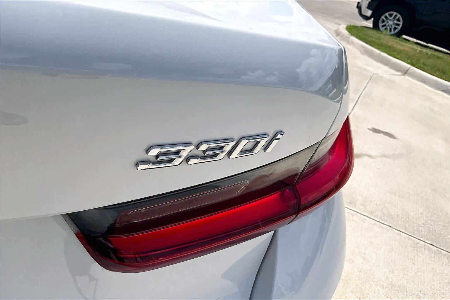 Used 2023 BMW 330i Sedan w/ Driving Assistance Package RWD image 9