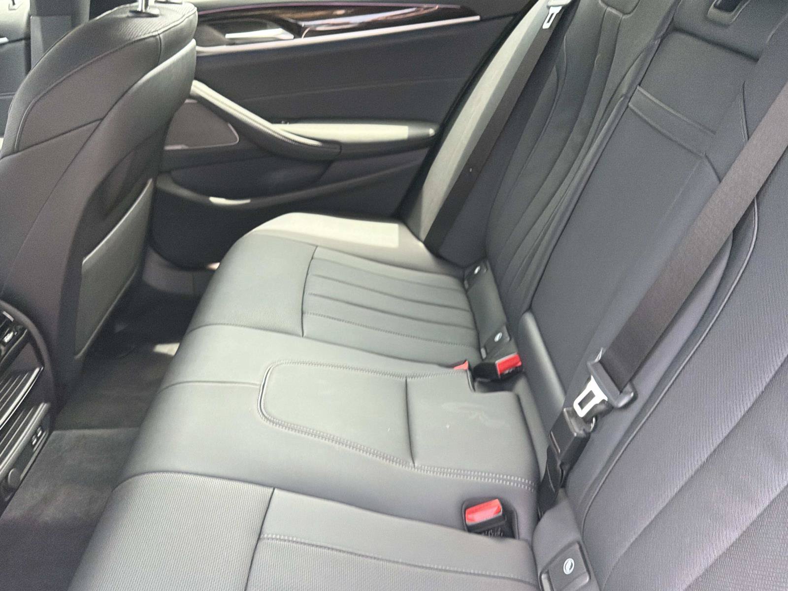 Used 2023 BMW 530e w/ Premium Package RWD image 12