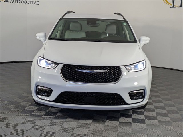 Used 2021 Chrysler Pacifica Touring-L image 3