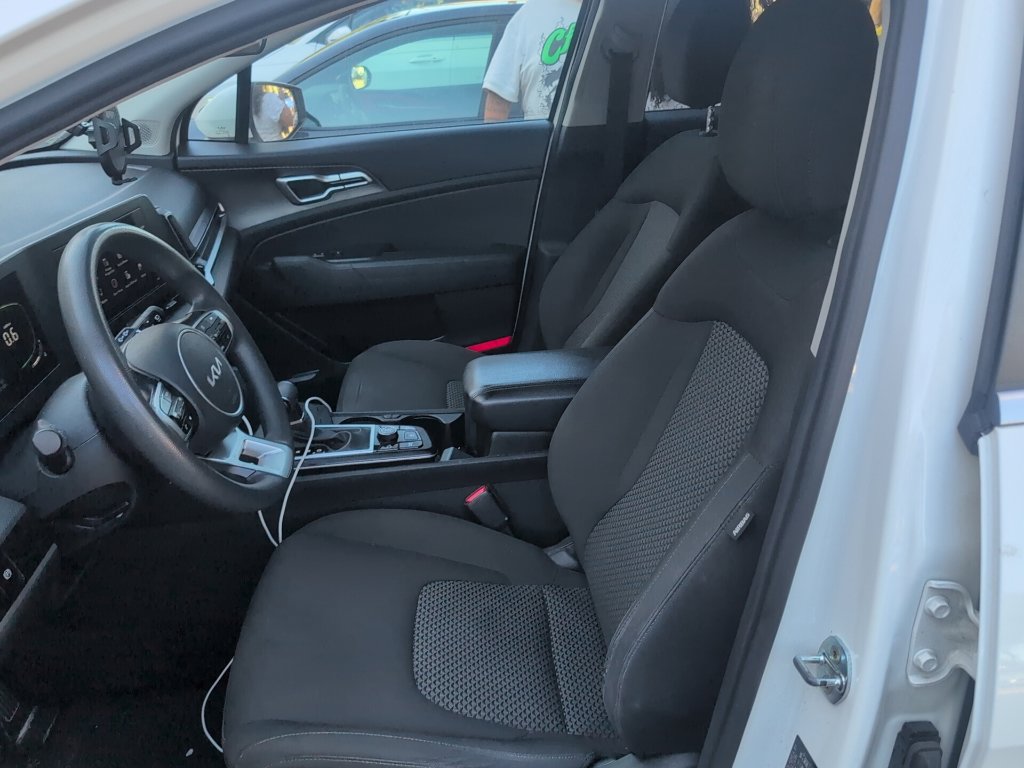 Used 2023 Kia Sportage LX AWD/4WD image 6