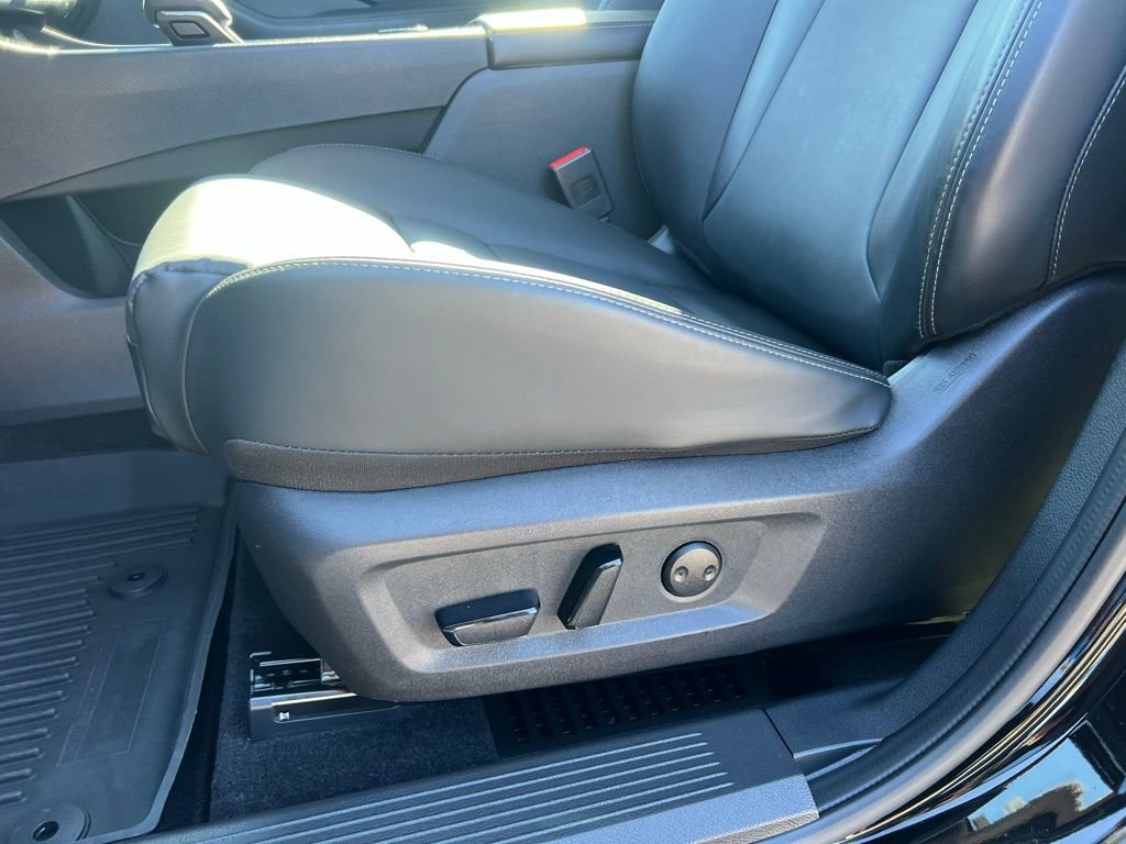 Used 2023 Nissan Rogue SV w/ SV Premium B Package image 15