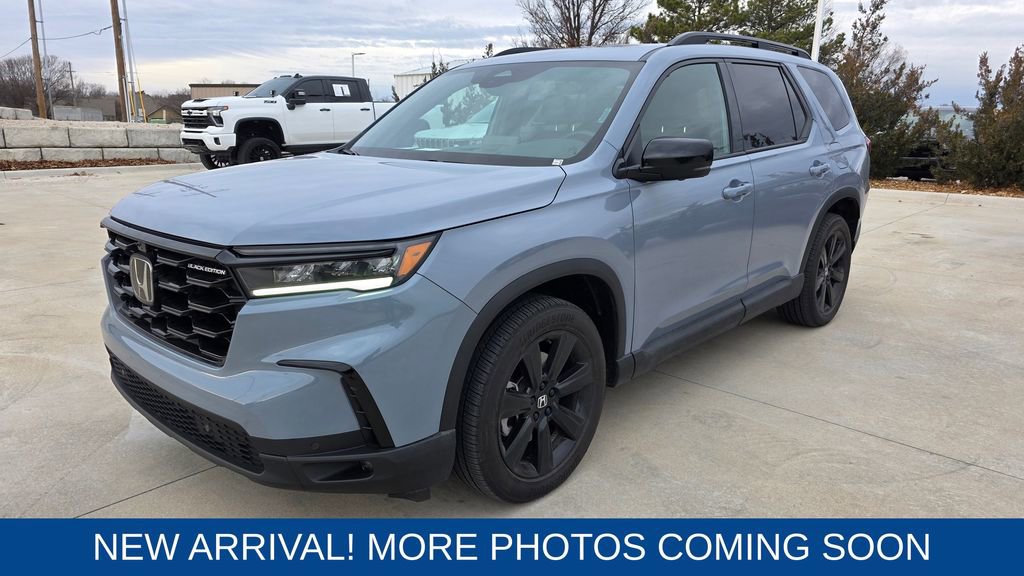Used 2025 Honda Pilot Black Edition image 1