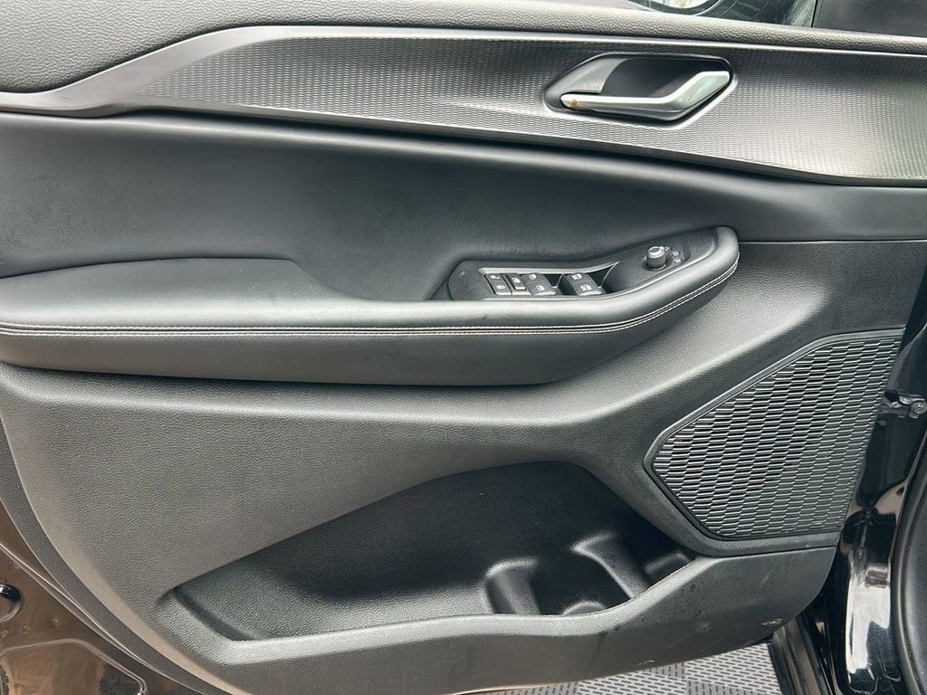 Used 2023 Jeep Grand Cherokee L Laredo image 11