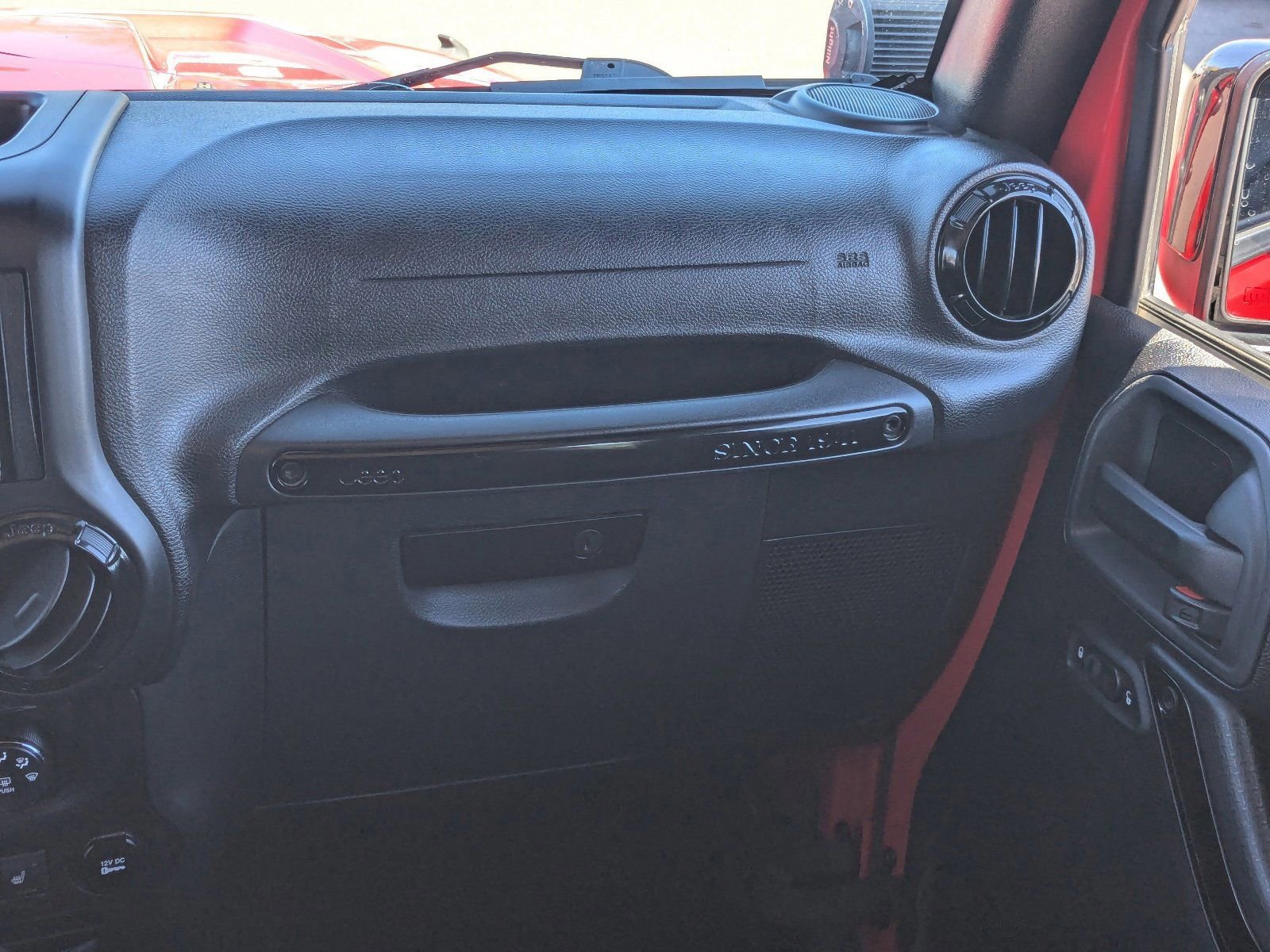 Used 2015 Jeep Wrangler Unlimited Sahara AWD/4WD image 18