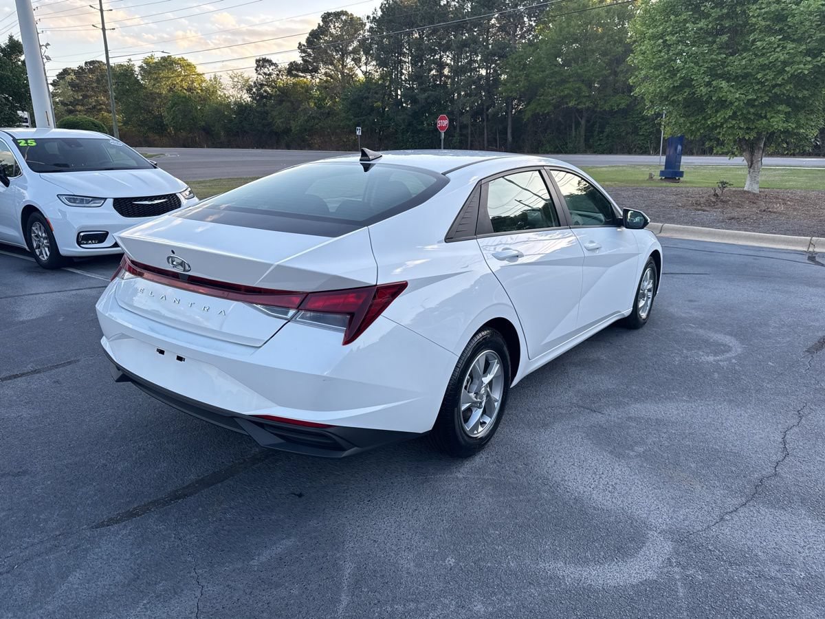 Used 2023 Hyundai Elantra SE FWD image 7