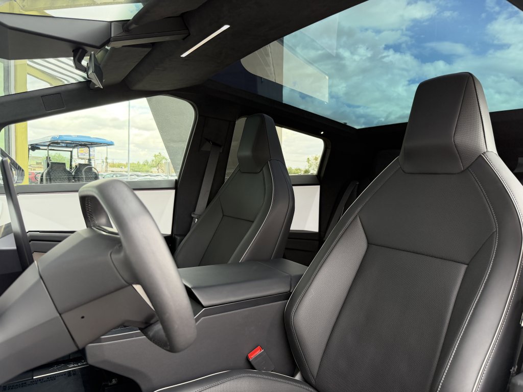 Used 2024 Tesla Cybertruck AWD Crew Cab image 38