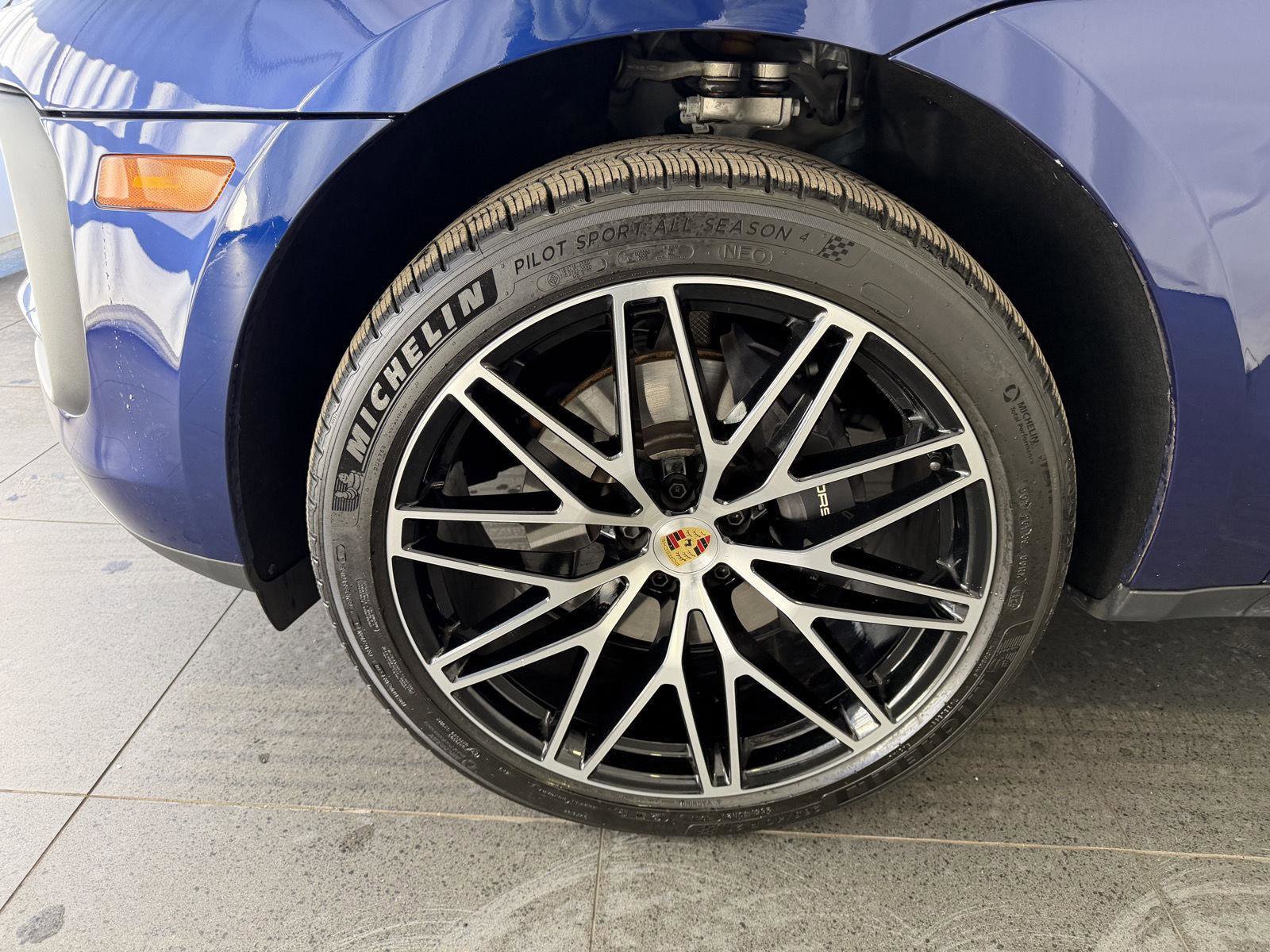 Certified 2025 Porsche Macan Turbo image 10