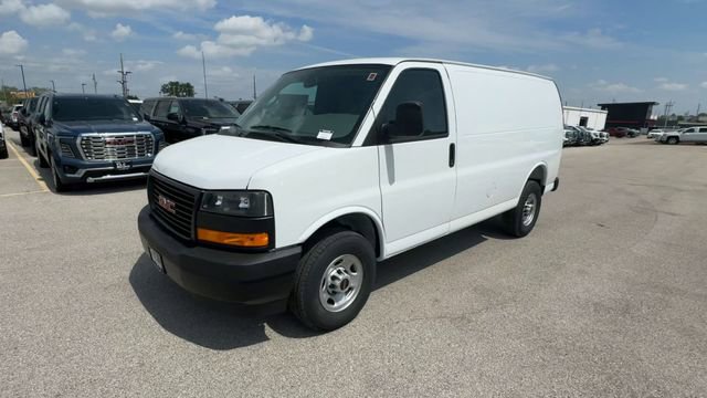 New 2026 GMC Savana 2500 RWD image 4