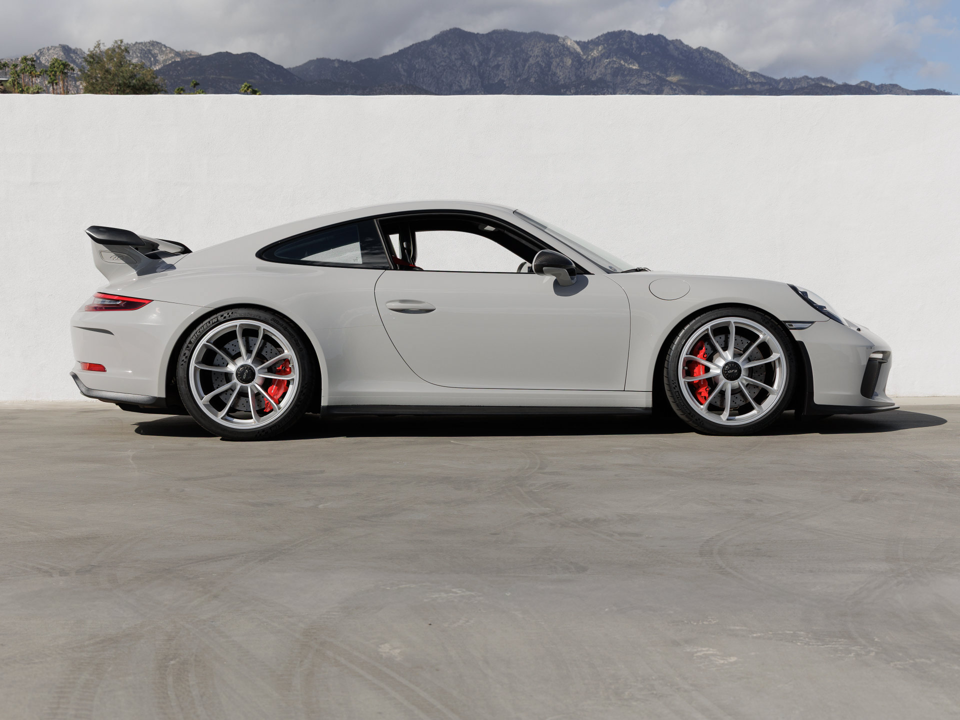 Used 2018 Porsche 911 GT3 RWD image 8