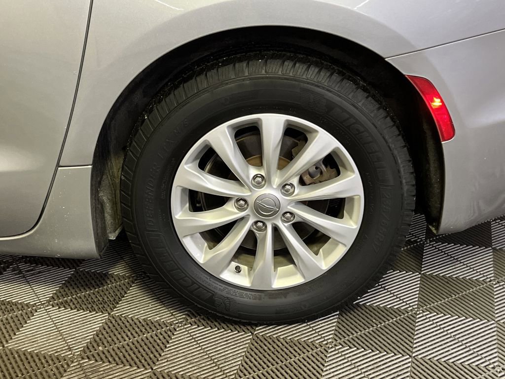 Used 2019 Chrysler Pacifica Touring Plus image 12