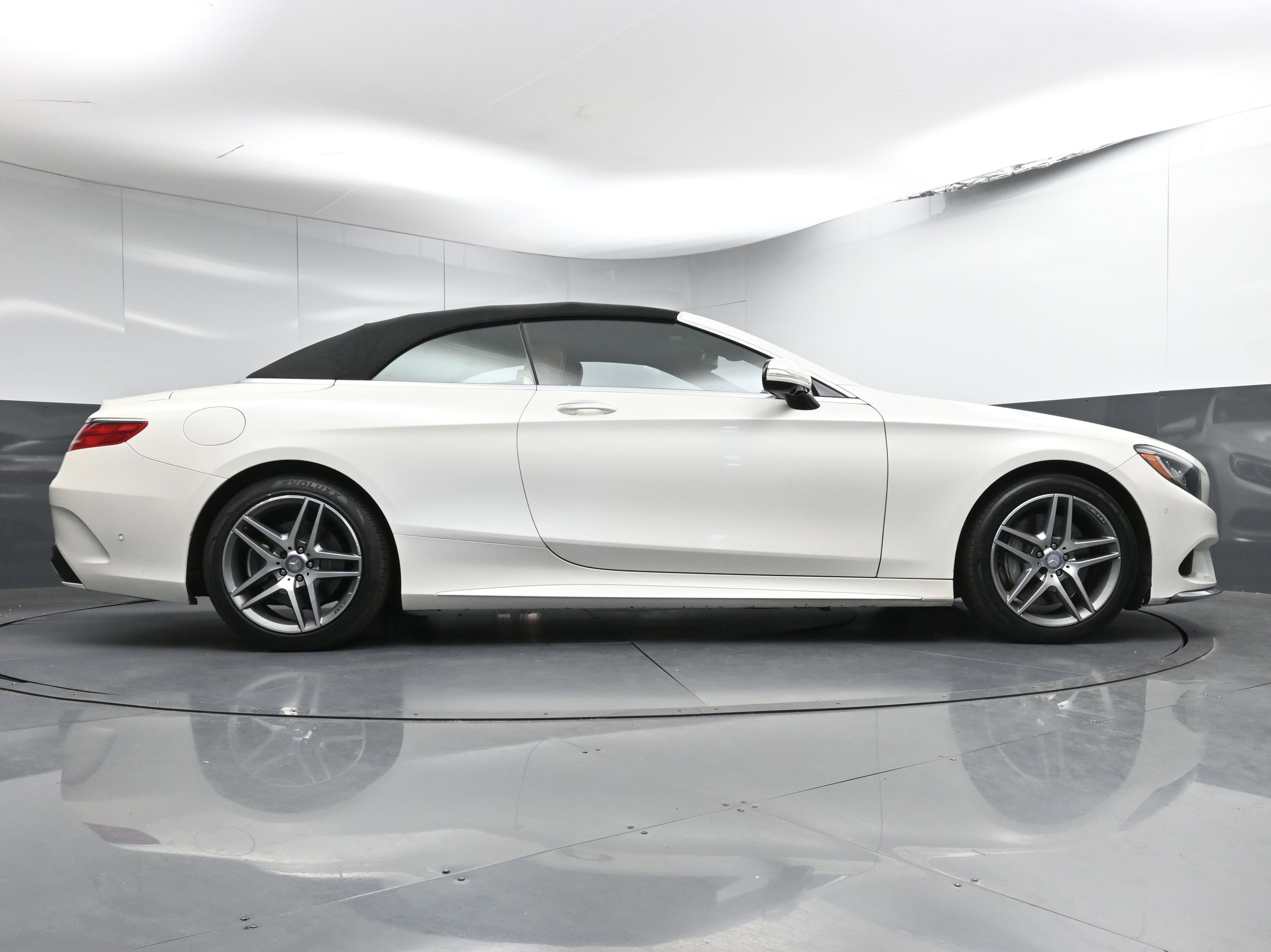 Used 2017 Mercedes-Benz S 550 Cabriolet image 25