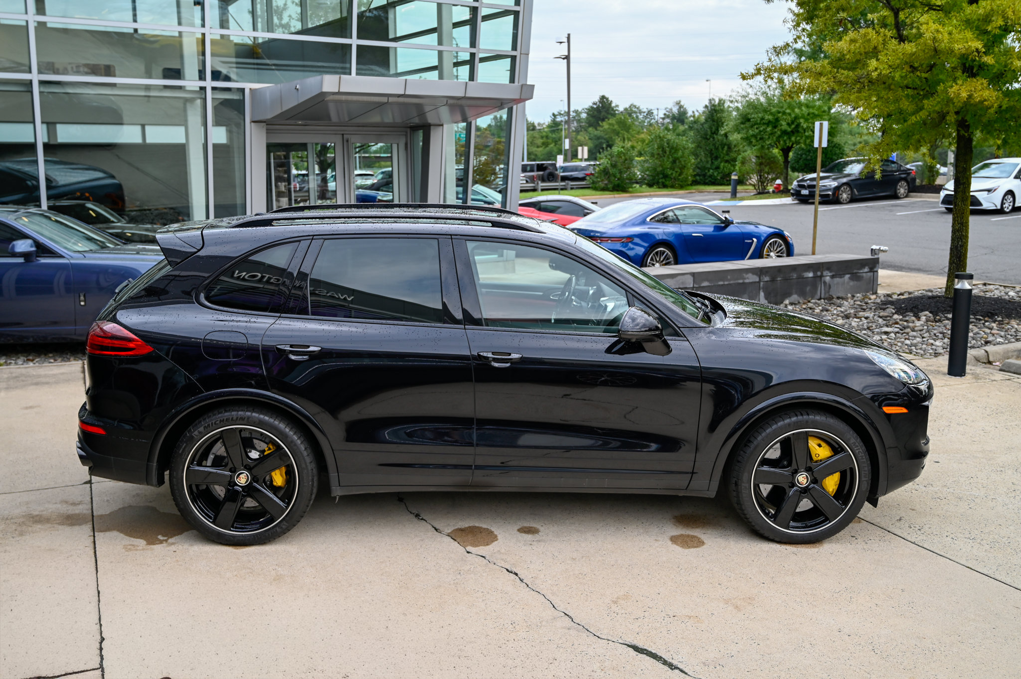 Used 2016 Porsche Cayenne Turbo S AWD/4WD image 4